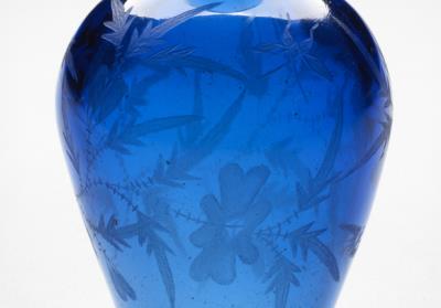 图片[3]-Transparent blue glass snuff bottle with an engraved floral design, Qianlong reign (1735-1796), Qing dynasty-China Archive